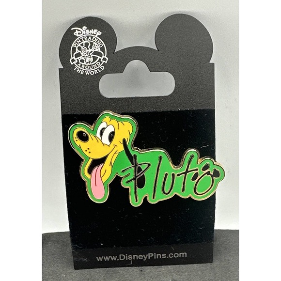 2008 New 49263 Pluto Pluto's Autograph Pin On Card -P3 - Picture 1 of 7